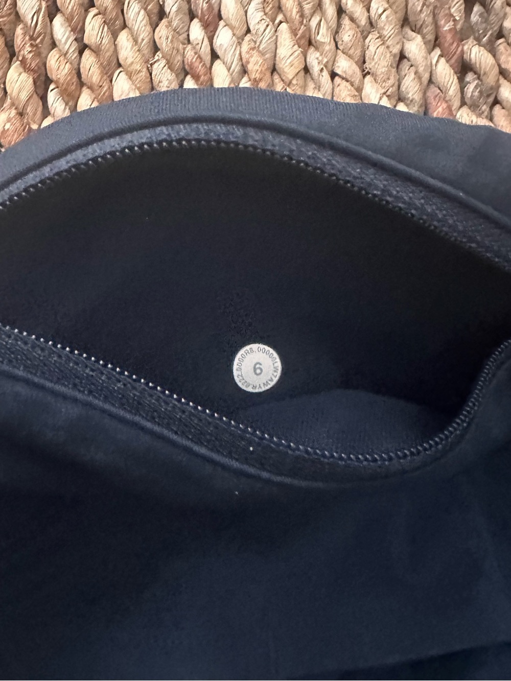 Lululemon Speed Up Low Rise 2.5” Shorts Navy Blue 6 - Picture 3 of 3